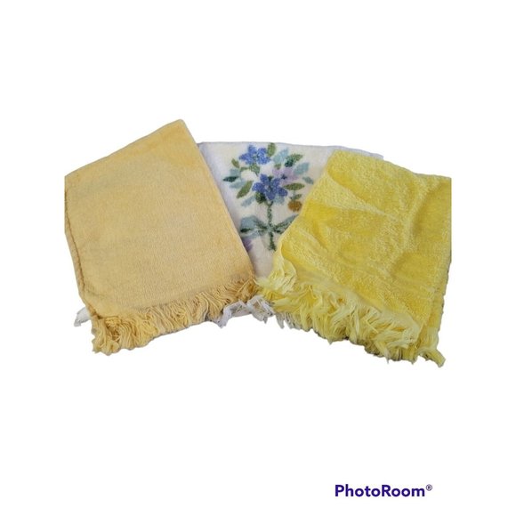 3 Fingertip Towels Fringed Yellow White Floral Fieldcrest Martex Vtg 10x16 in - Picture 1 of 2